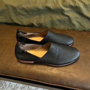 New Poppy barley flats - size 9. Black.